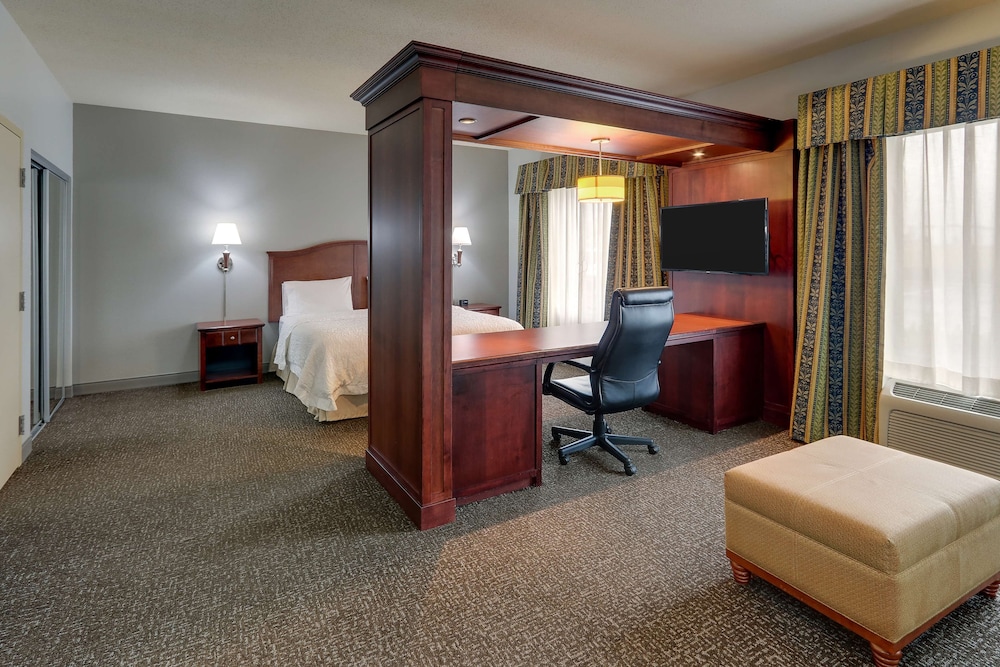 Hampton Inn & Suites Indianapolis Airport - photo 26