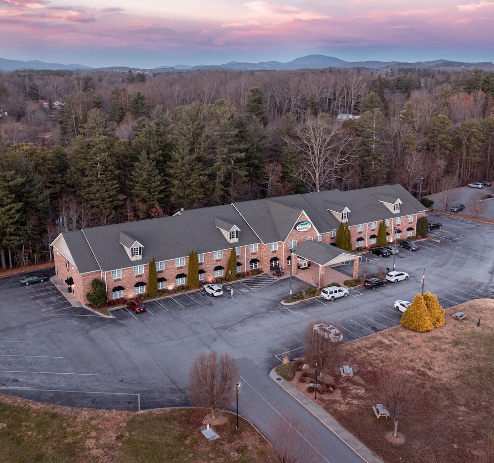 Mountain Inn & Suites - featured photo