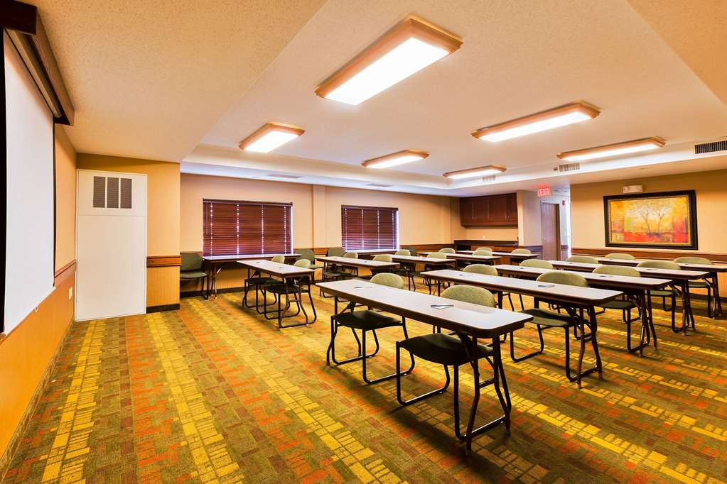 AmericInn by Wyndham Monmouth - photo 13