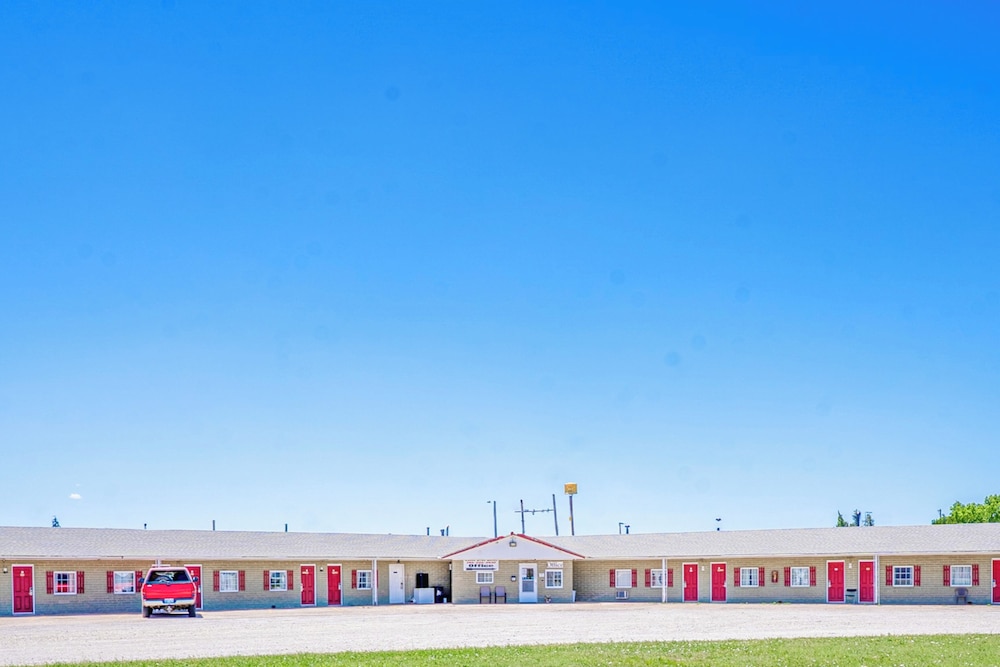 Green Acre Motel by OYO Near Rush County Airport - photo 27