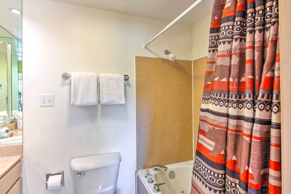 Vibrant Escape Half Mi to Angel Fire Resort in Angel Fire, United States