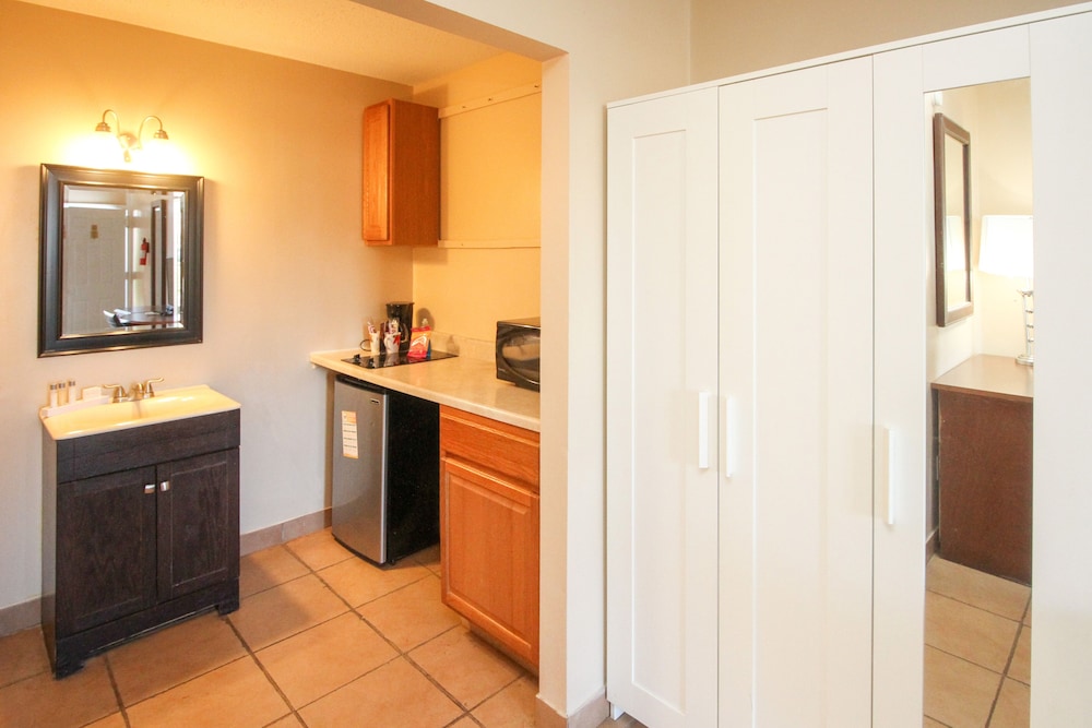 Ans Inn & Suites - photo 27