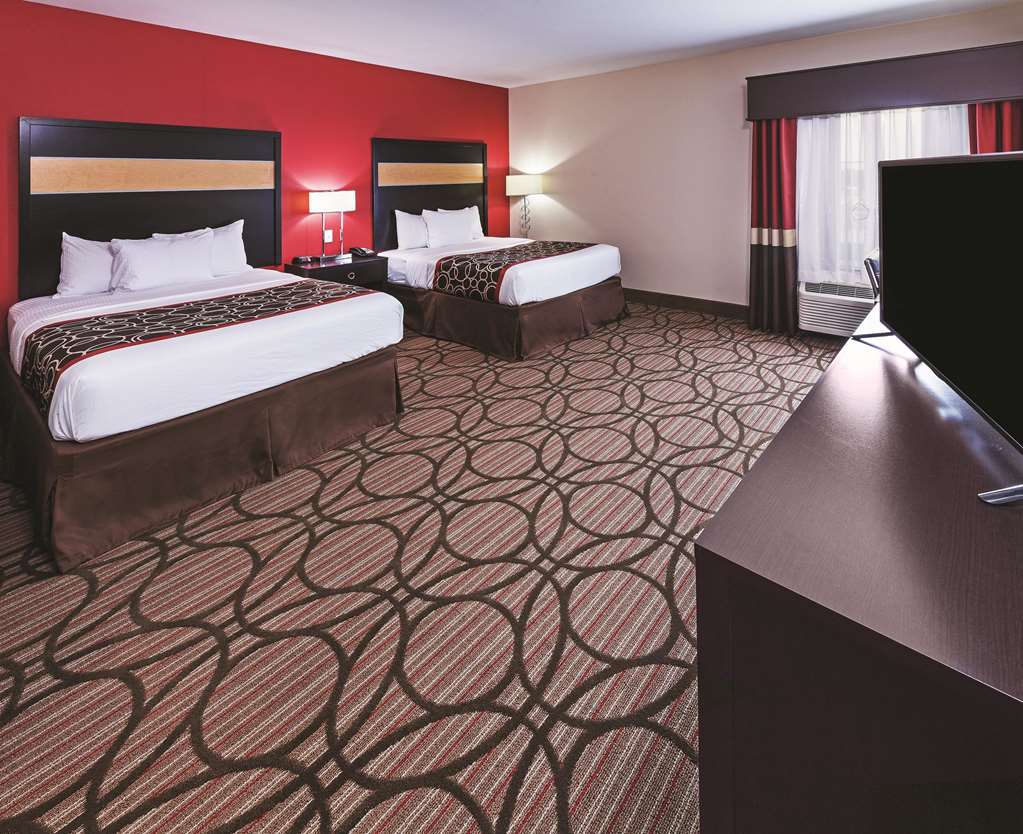 La Quinta Inn & Suites by Wyndham Wichita Falls MSU Area - photo 15