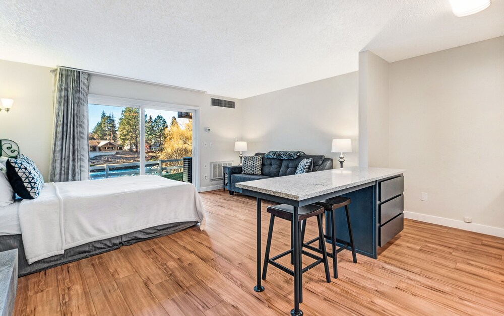 Bend Riverside Inn & Suites - photo 186