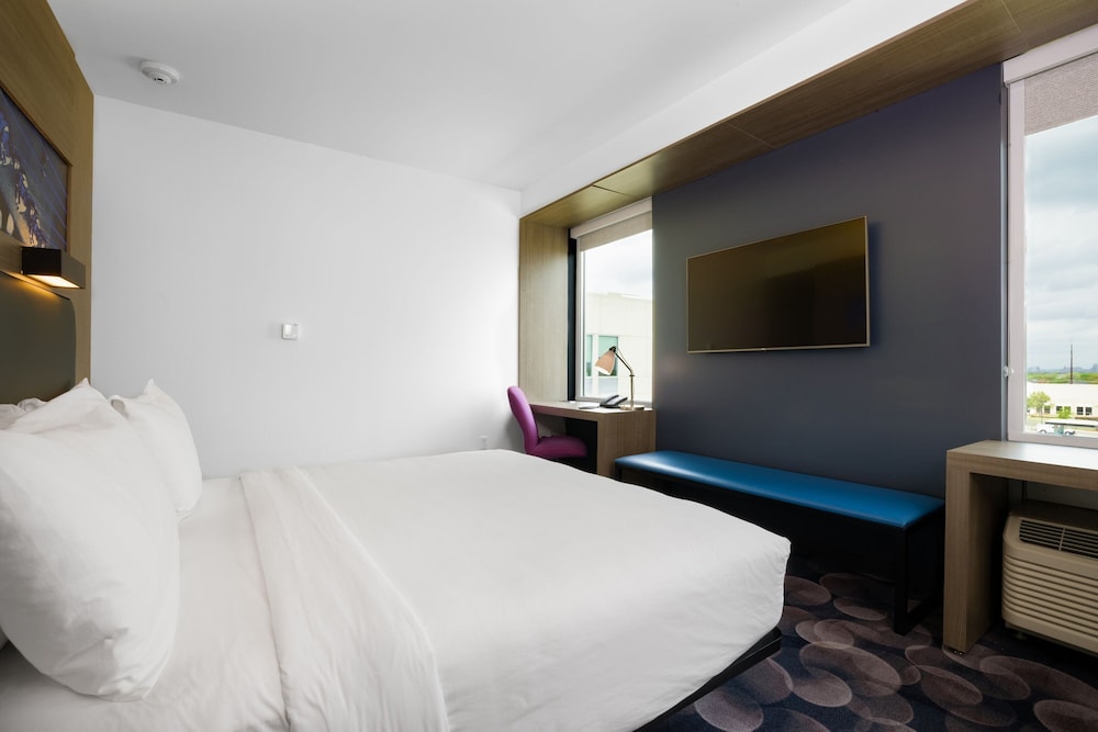 Aloft Austin Airport - photo 17