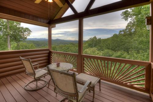 Endless Sunset Mountain Views and Game Room in Blue Ridge, United States