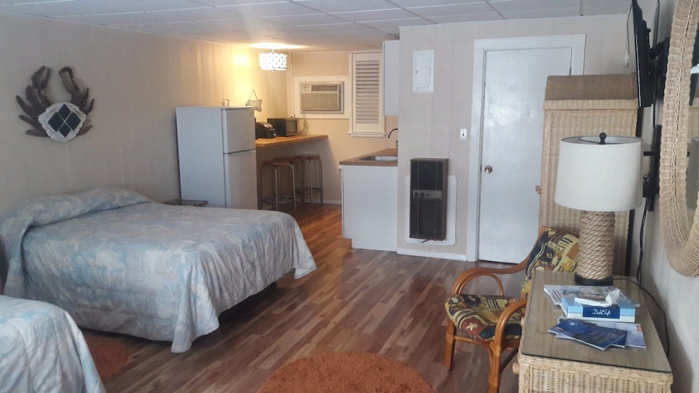 Vineyard Harbor Motel Private Beach - photo 18
