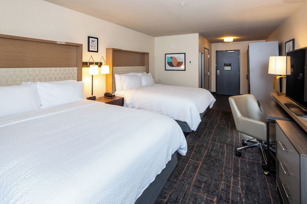 Holiday Inn & Suites Detroit Troy by IHG - photo 12