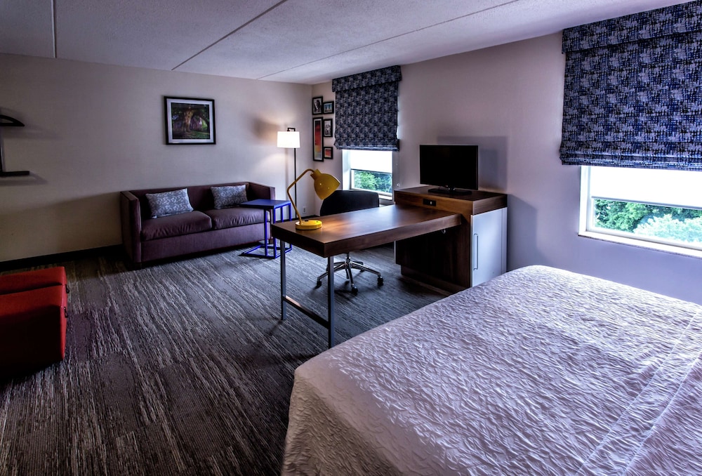Hampton Inn & Suites Staten Island - photo 15