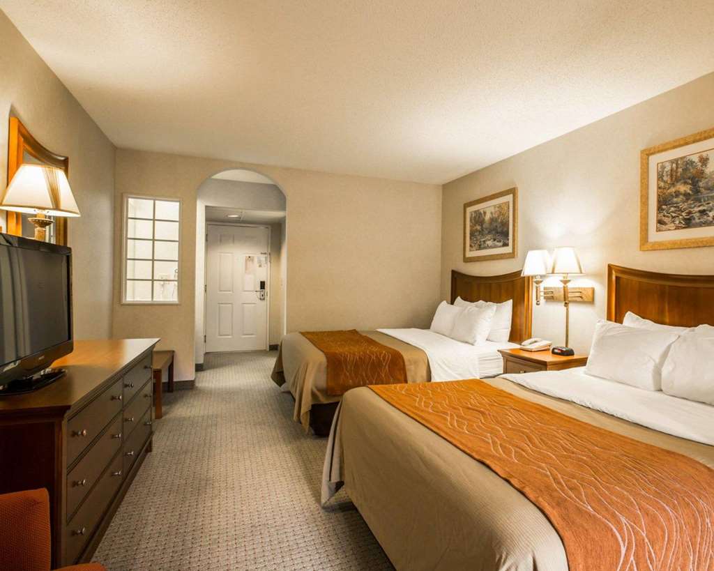 Rodeway Inn & Suites Cherokee On the River - photo 16