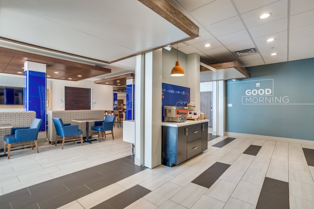 Holiday Inn Express & Suites Denton South by IHG - photo 41