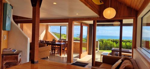 Tawa Whare holiday accommodation in Raglan, New Zealand