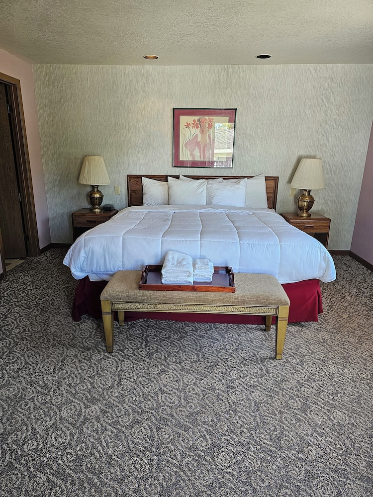 Travelodge by Wyndham Mackinaw City - photo 16