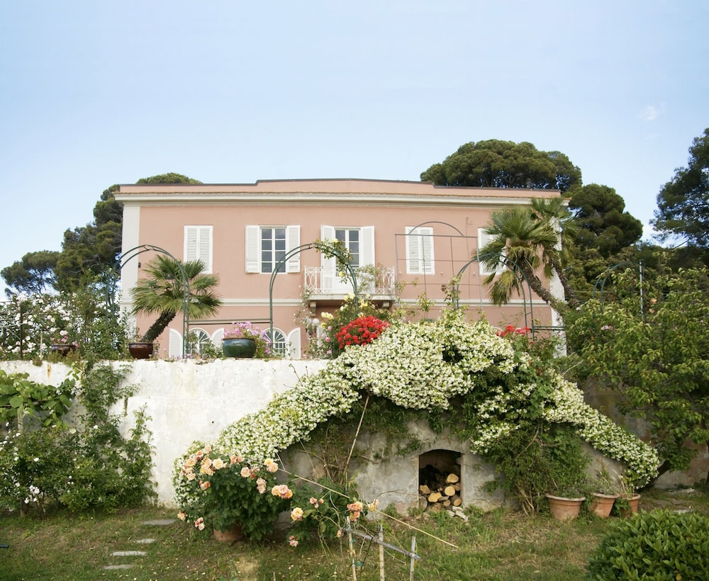 Villa Cassuto Maison de Charme — 4-Star Luxury Hotel in Livorno, Italy