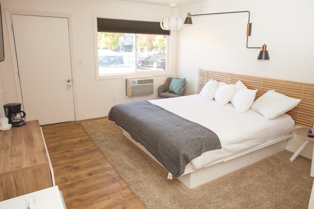 Monarch Motel - photo 19