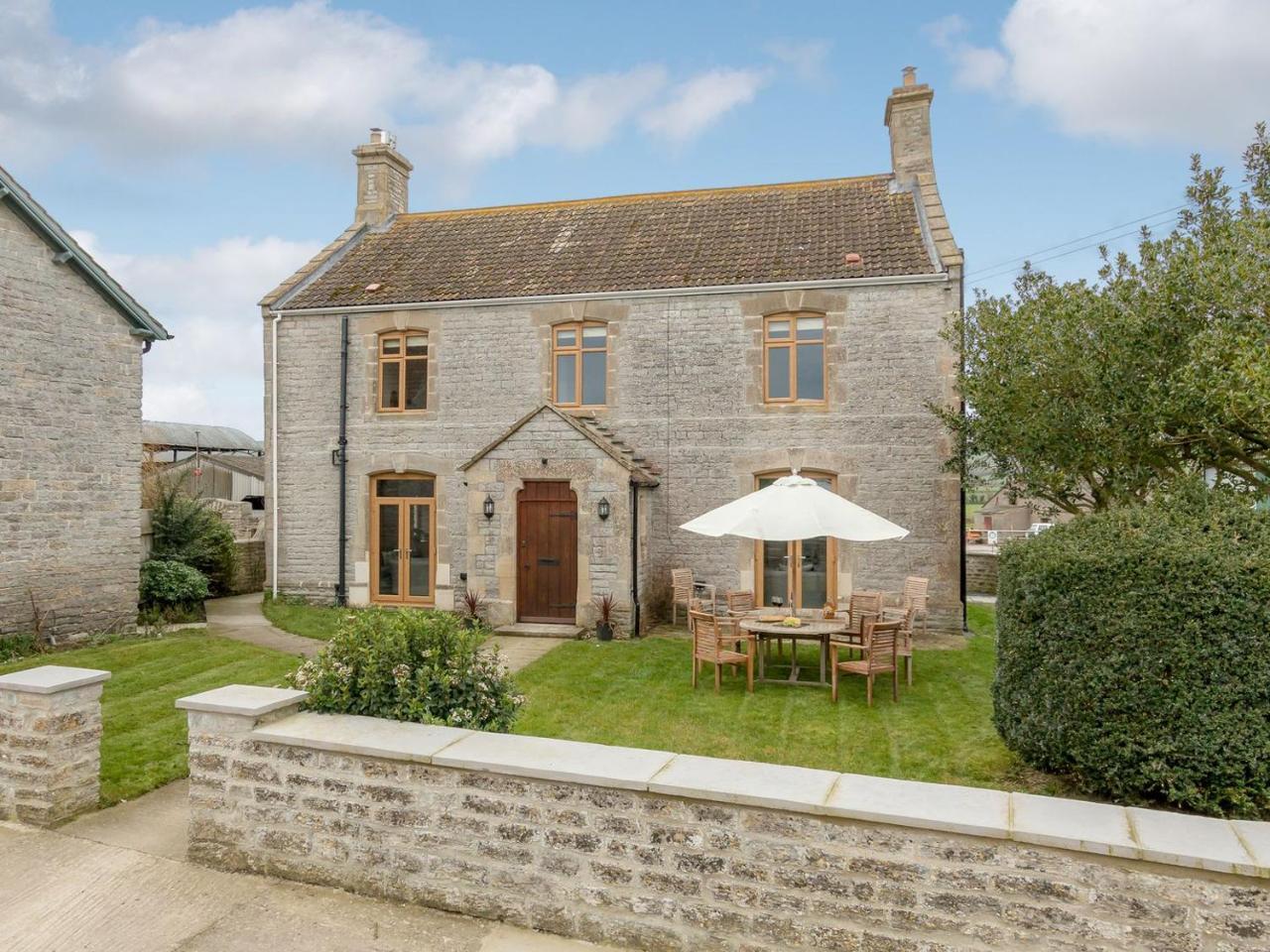 The Farmhouse Uk10655 — 4-Star Luxury Hotel in Glastonbury, United Kingdom