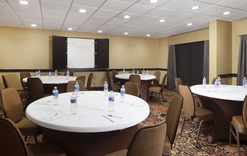 Hampton Inn Charleston Southridge - photo 46