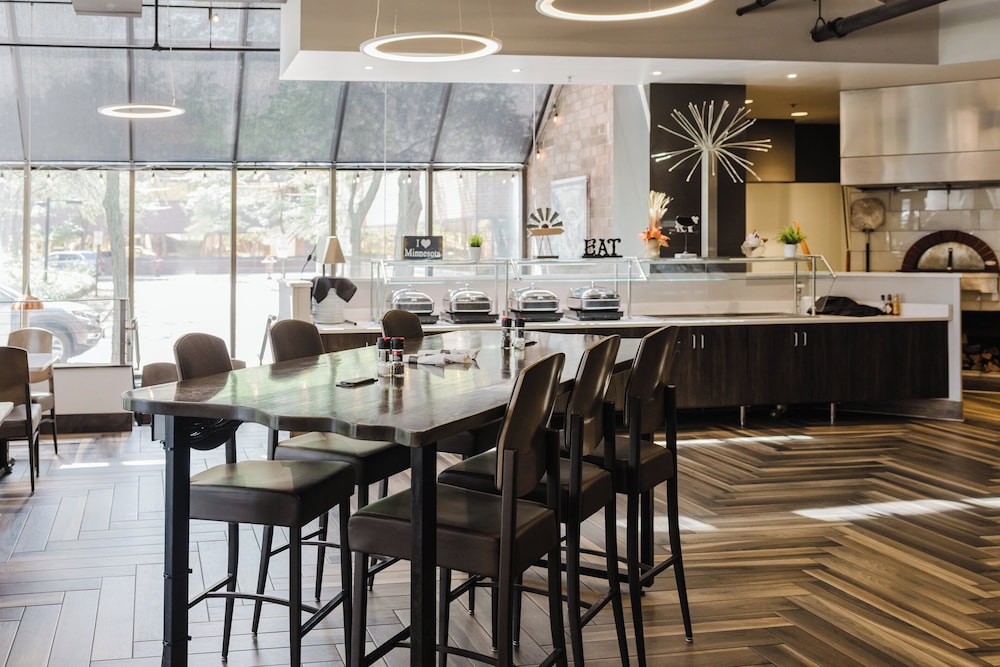 Crowne Plaza Suites MSP Airport Mall of America by IHG - photo 29