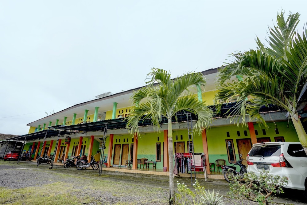 Hotel O Anisah Adil Homestay SyariahNearsmart Kampung Desa Pakistaji in Banyuwangi, Indonesia