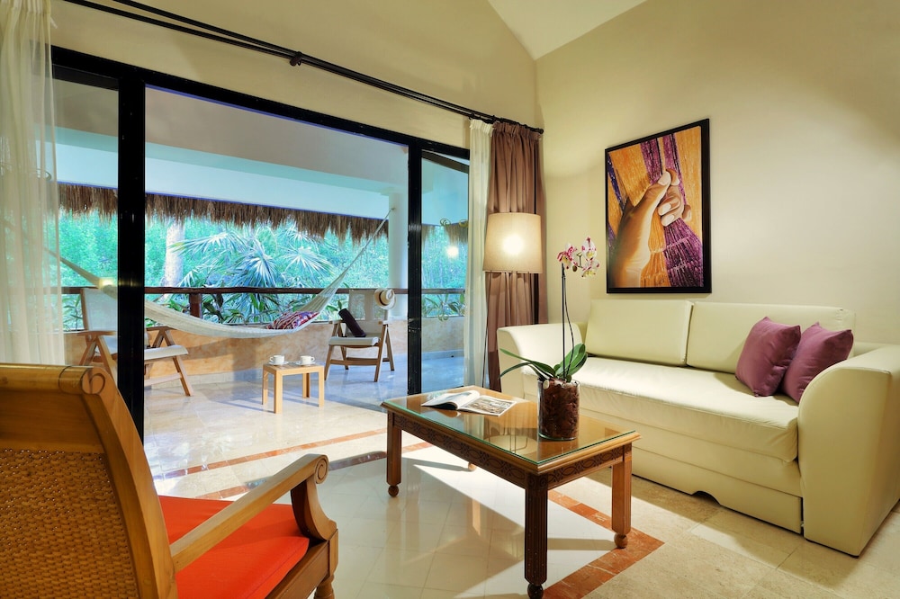 Grand Palladium Select White Sand Resort & Spa All Inclusive
