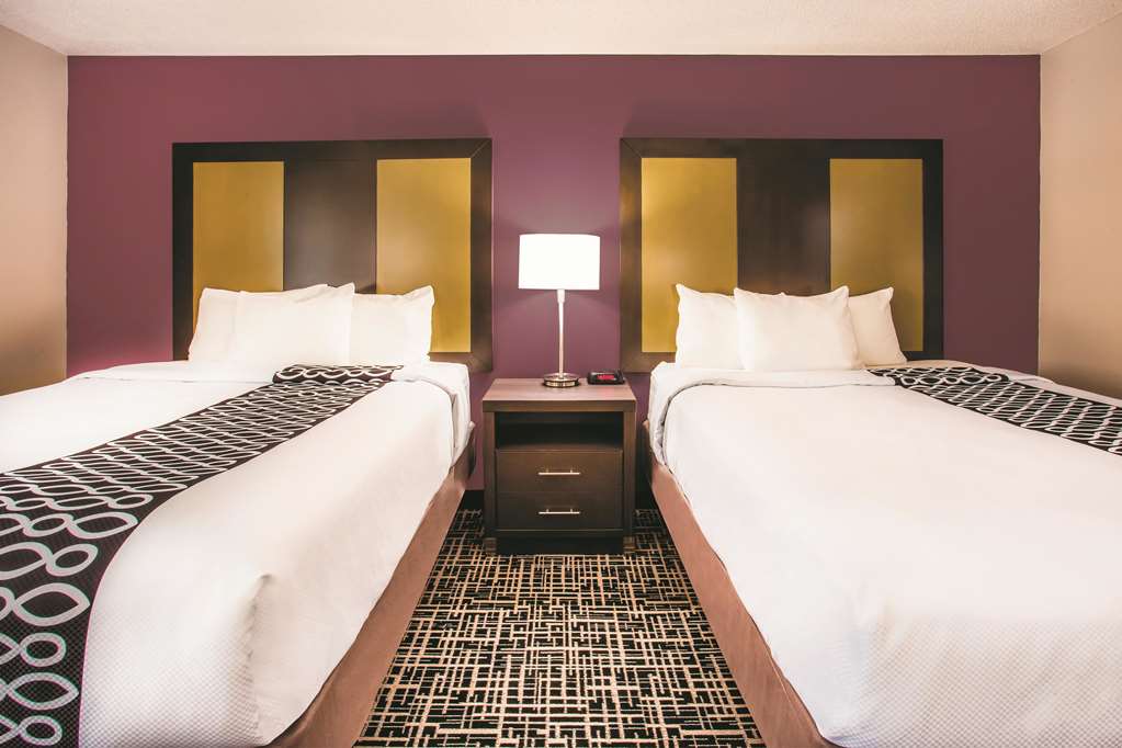 La Quinta Inn & Suites by Wyndham Cincinnati NE Mason - photo 24