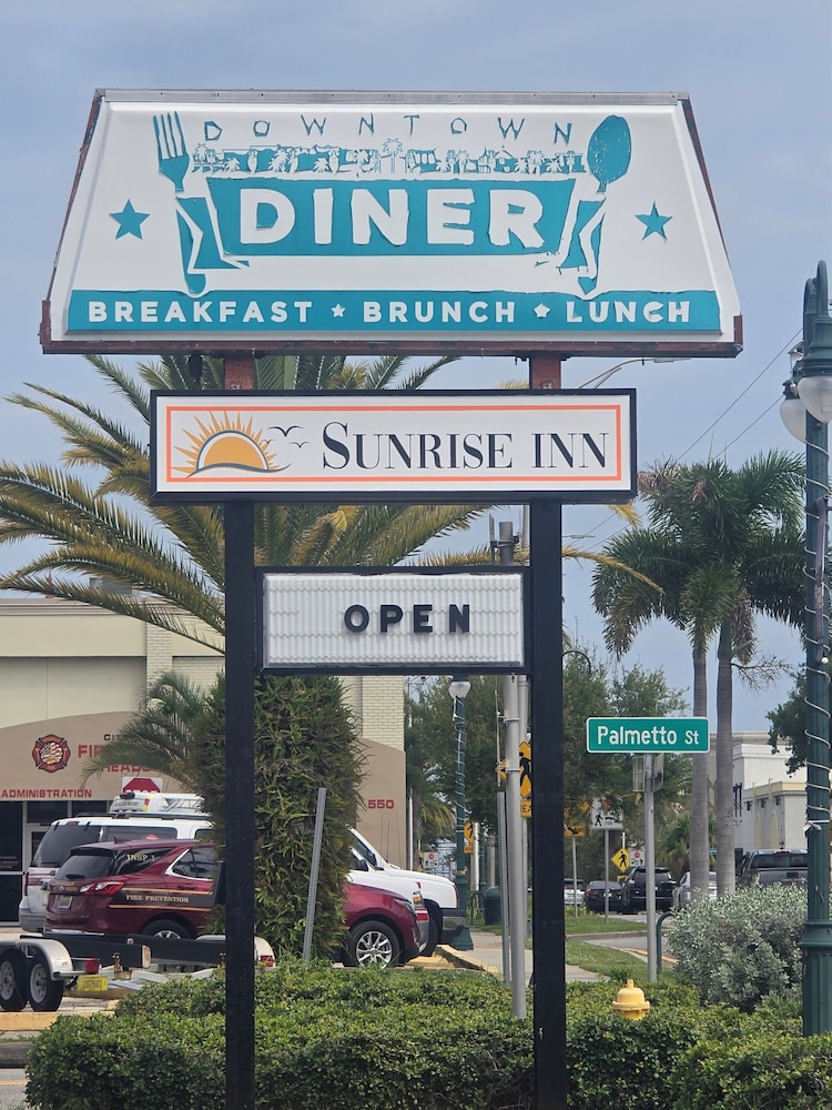 Sunrise Inn by OYO Titusville FL — hotel in Titusville