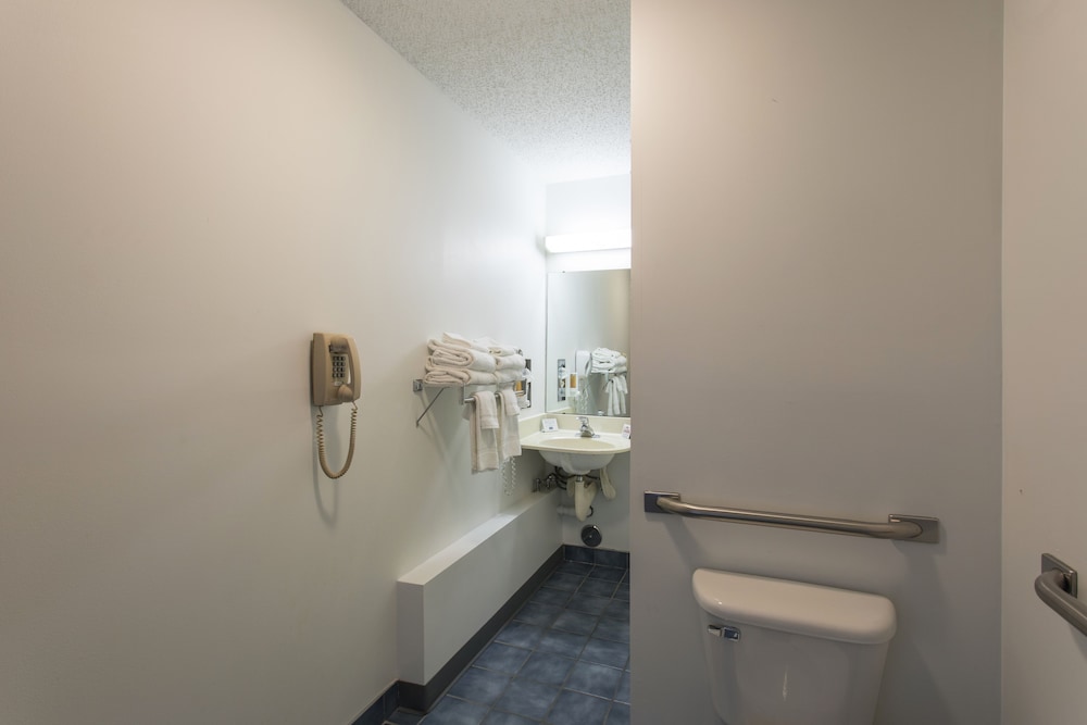Quality Inn Mount Pleasant - photo 17