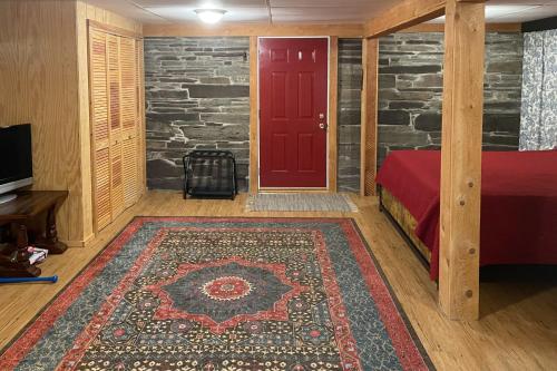 Thompson Home with Deck and Pond 8 Mi to Elk Mountain — 4-Star Luxury Hotel in Thompson, United States