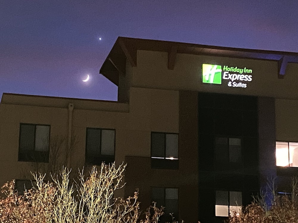 Holiday Inn Express & Suites Albuquerque Historic Old Town by IHG - photo 46