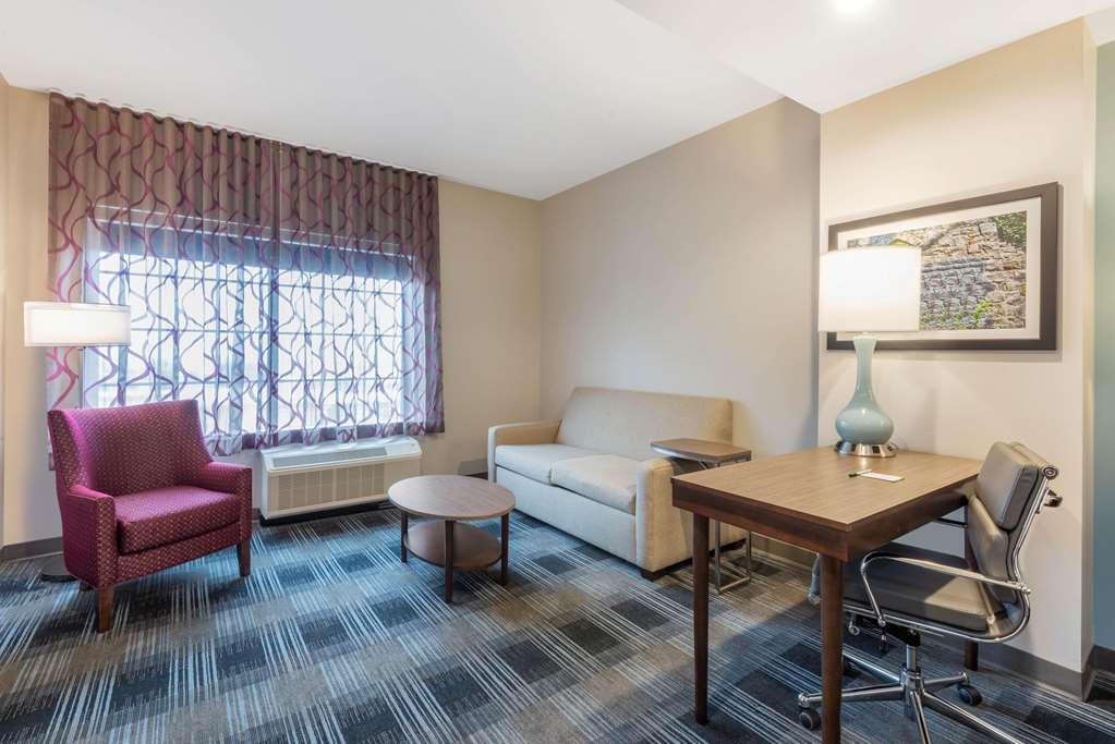 La Quinta Inn & Suites by Wyndham Aberdeen APG - photo 24