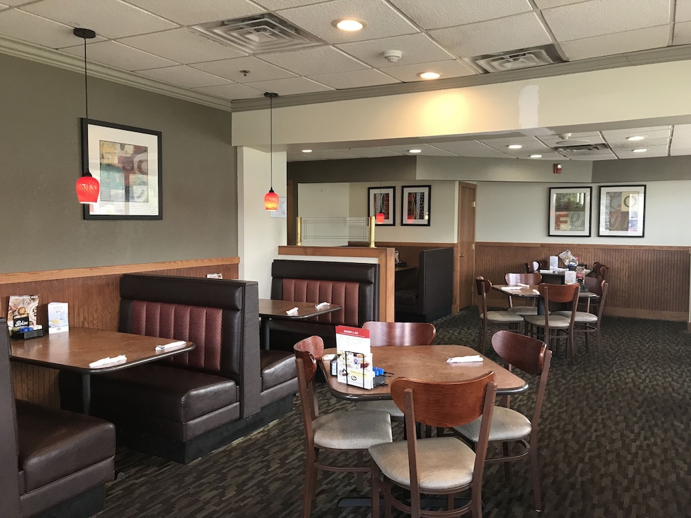 Clarion Inn & Suites Cortland University Area - photo 21