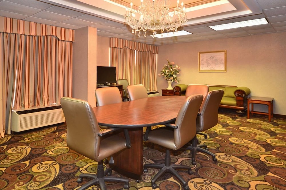 Hampton Inn South Hill - photo 62