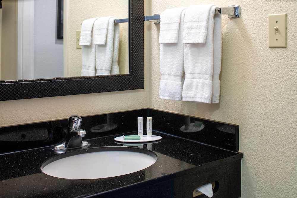Fairfield Inn & Suites by Marriott Gulfport - photo 15