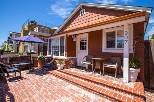 307 Thirty Fifth Street in Newport Beach, United States