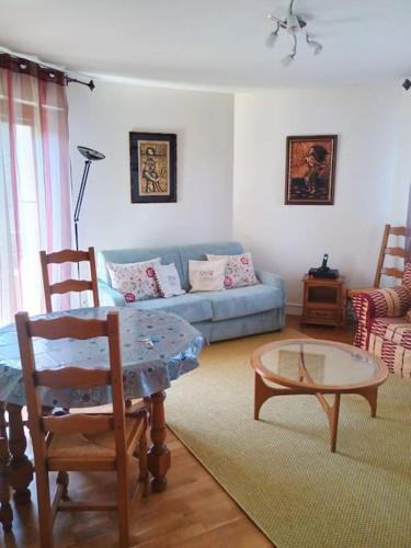 Epsilona 2 Min To Paris 13 Balcony Parking — hotel in Le Kremlin-Bicetre