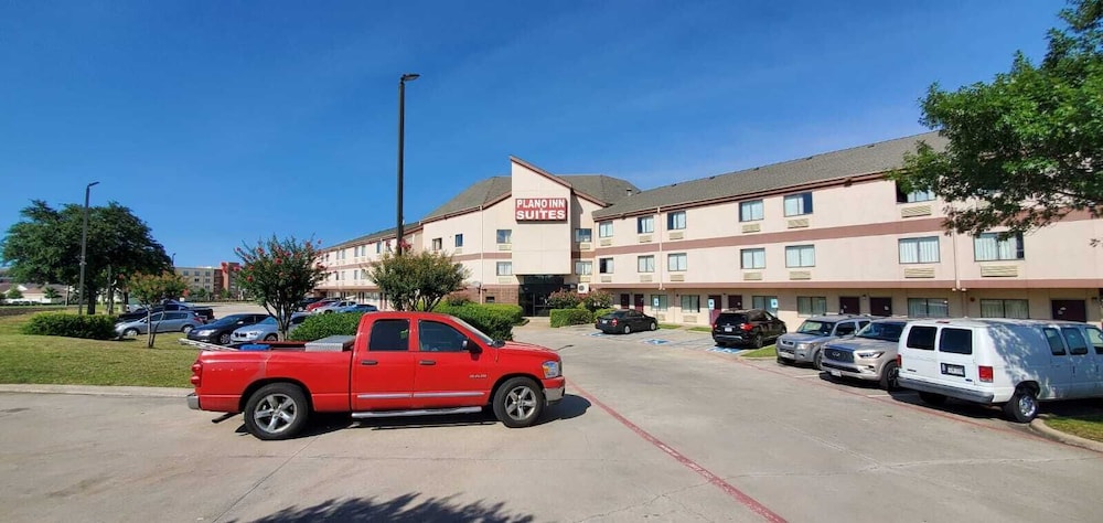 Plano Inn & Suites - photo 2