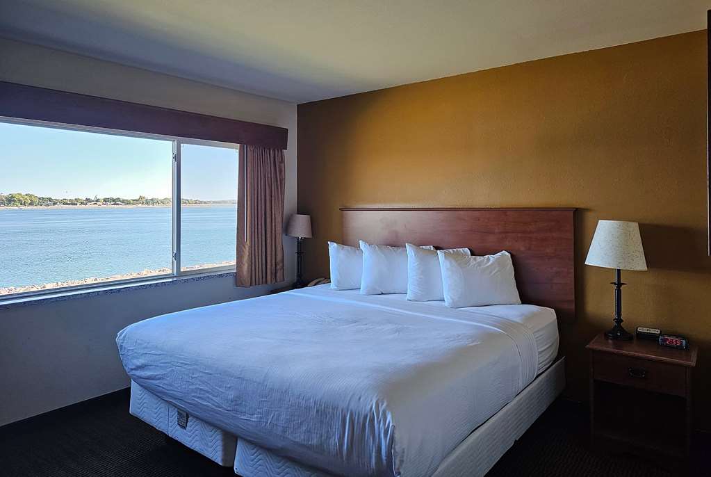 AmericInn by Wyndham Fort Pierre Conference Center - photo 20