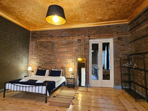 Old Gold Apartment