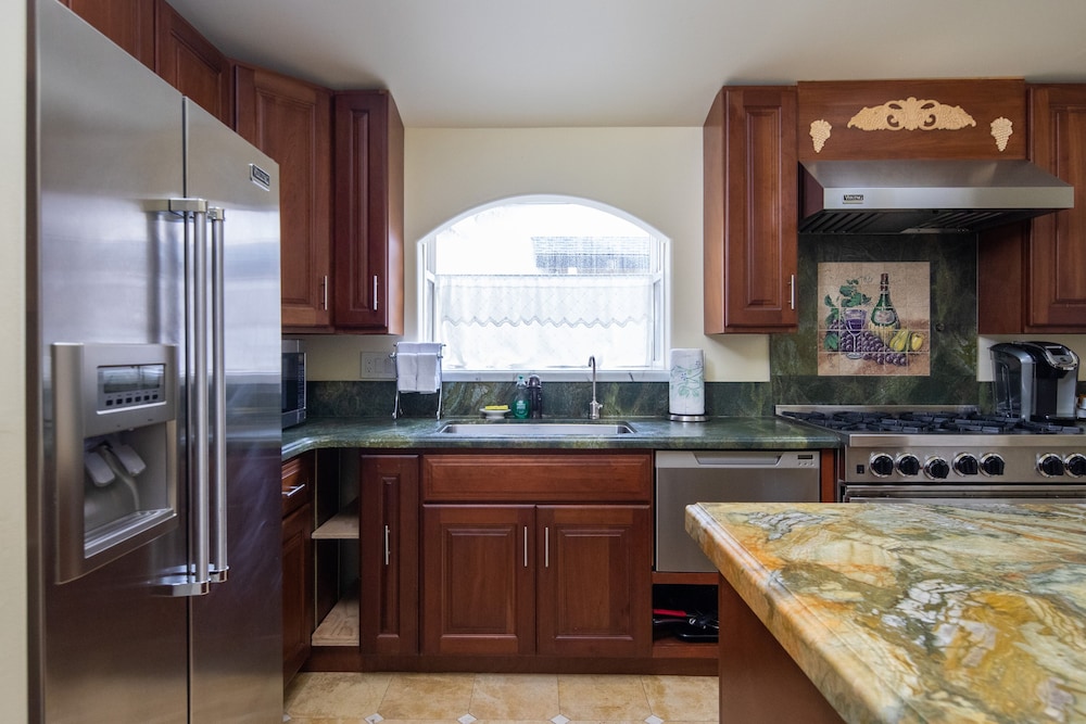 Vendange Carmel Inn & Suites - photo 21