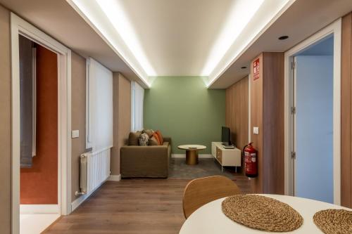 Moderno y amplio 2D 1B Cuzco — 4-Star Luxury Hotel in Madrid, Spain