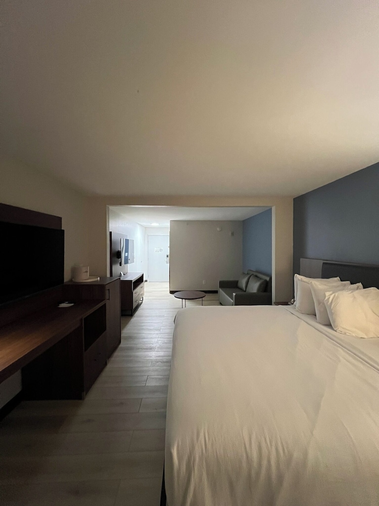 Wingate by Wyndham Dublin Near Claytor Lake State Park - photo 14