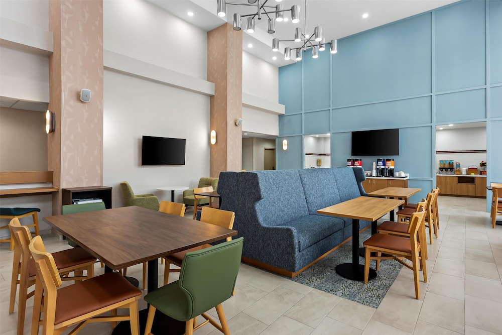 Hampton Inn & Suites Bolingbrook - photo 44