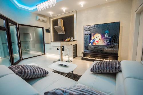 H & V Residence Diamond Bungalow Apartment — 4-Star Luxury Hotel in Arad, Romania