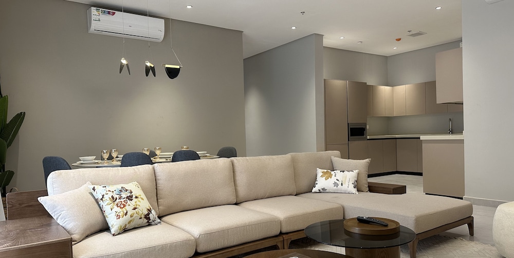 Kease Ar Rabi D 2 Royal Design XZ22 — 4-Star Luxury Hotel in Riyadh, Saudi Arabia