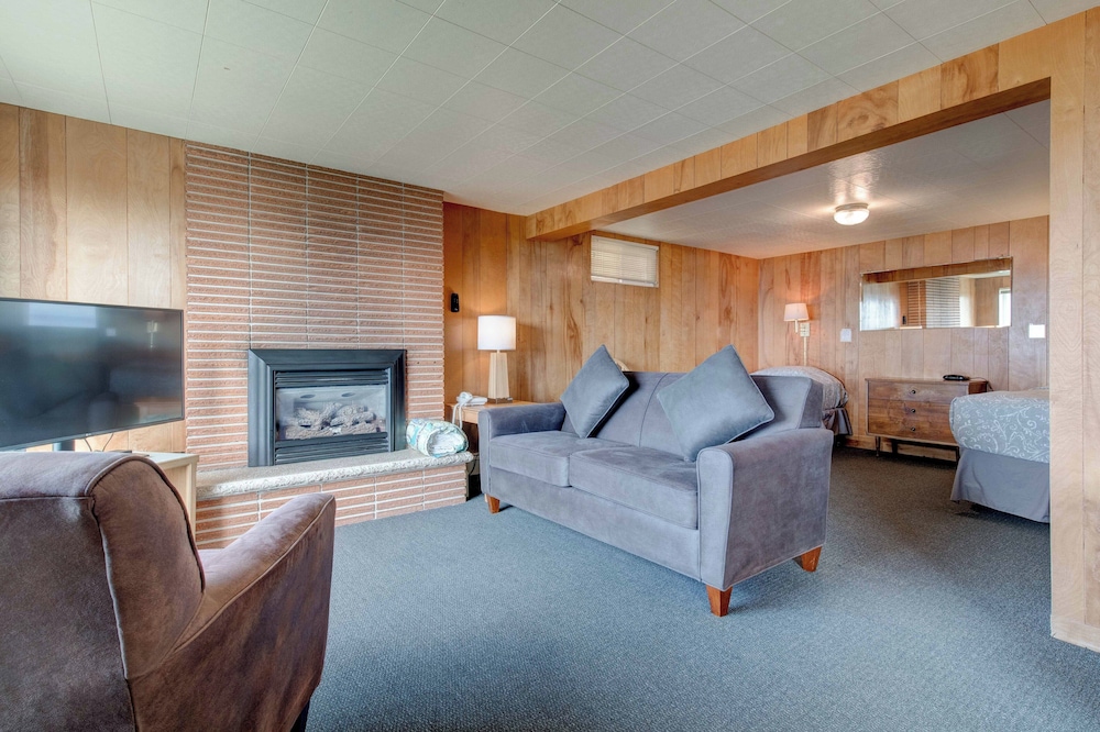 Ester Lee Oceanview Inn - photo 58
