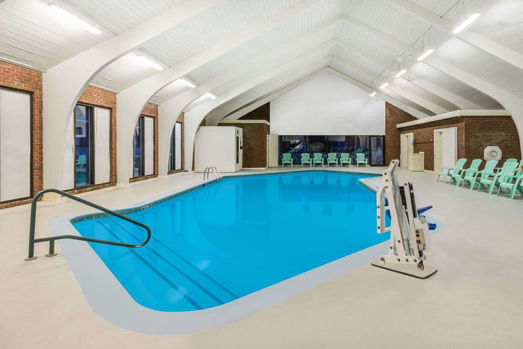 Days Inn by Wyndham Rutland Killington Area - photo 8