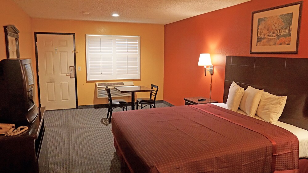 Travel Plaza Inn - photo 7