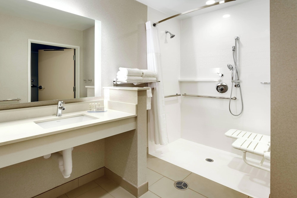 Fairfield Inn & Suites by Marriott Springfield North - photo 16