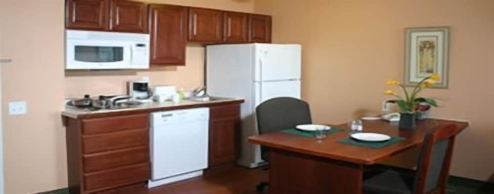 GrandStay Residential Suites Hotel - photo 15