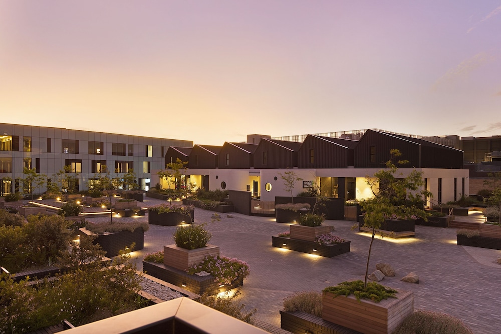 Bridgewater View 415 by HostAgents — 4-Star Luxury Hotel in Cape Town, South Africa